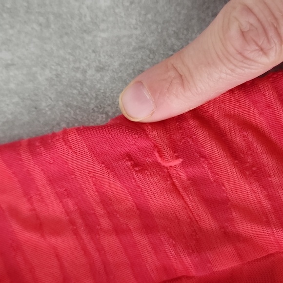 Workout top - Picture 3 of 5